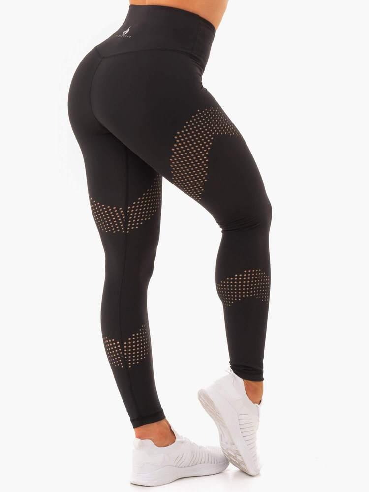 Impact High Waisted Leggings eru skemmtilegar leggins frá Ryderwear með fallegu sniði sem koma í nokkrum mismunandi litum. Hægt að para með Impact High Waited Æfingatopp. Þessar leggings henta vel fyrir lyftingar, í ræktina, jóga, pilates eða cardio æfingar. Þú finnur gott úrval af fallegum leggings í vefverslun Ludus.is#litur-color_black