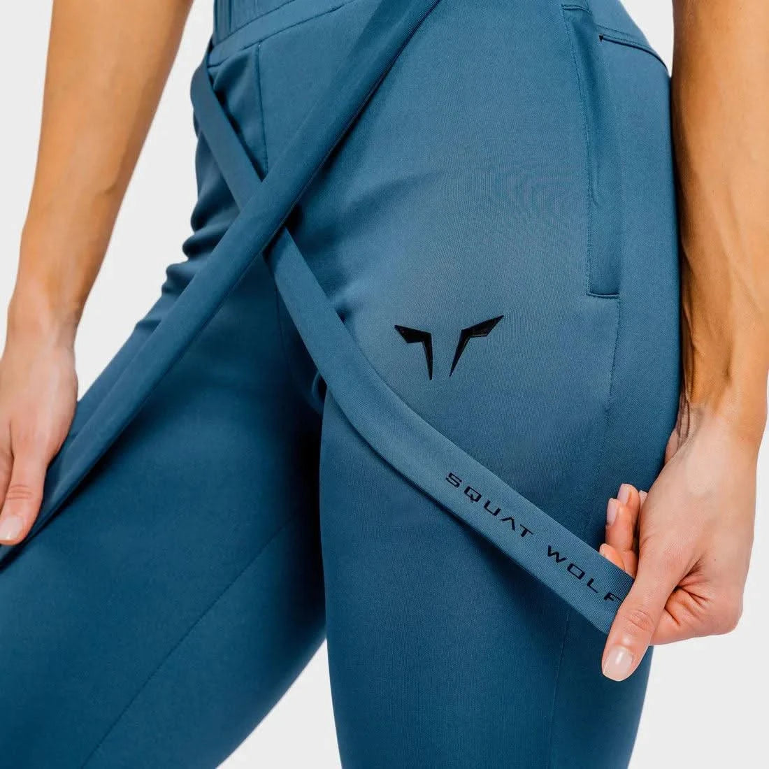 Joggingbuxur - konur - bláar - íþróttaföt - íþróttafatnaður - æfingaföt - æfingafatnaður - world class - ræktarföt - She-Wolf - Do-Knot - SQUATWOLF - Ludus