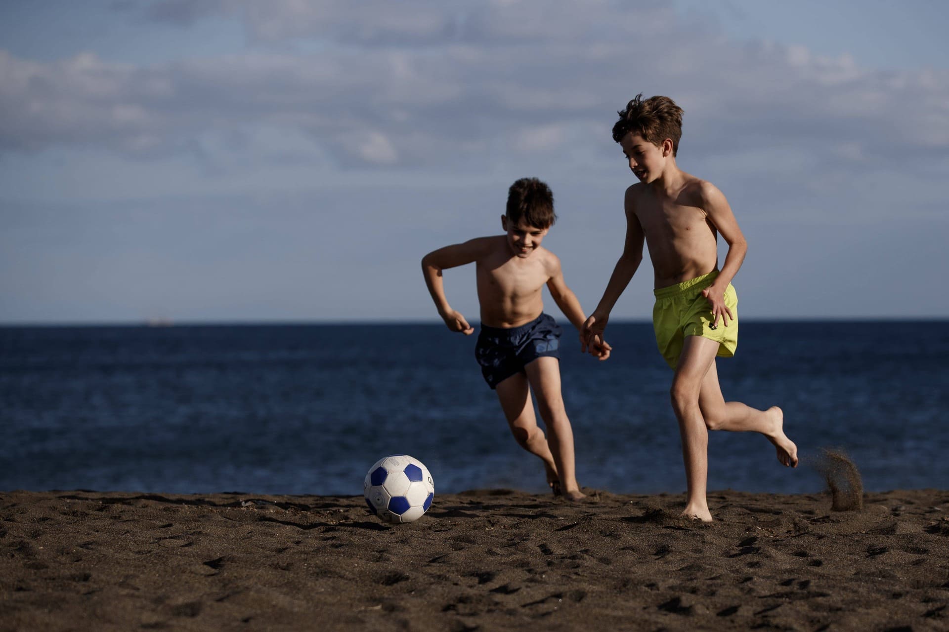 Sundföt-strákar-Arena-sundfatnaður-sundbuxur-sundskýlur-sundvörur-sundfataverslun-Ludus.is