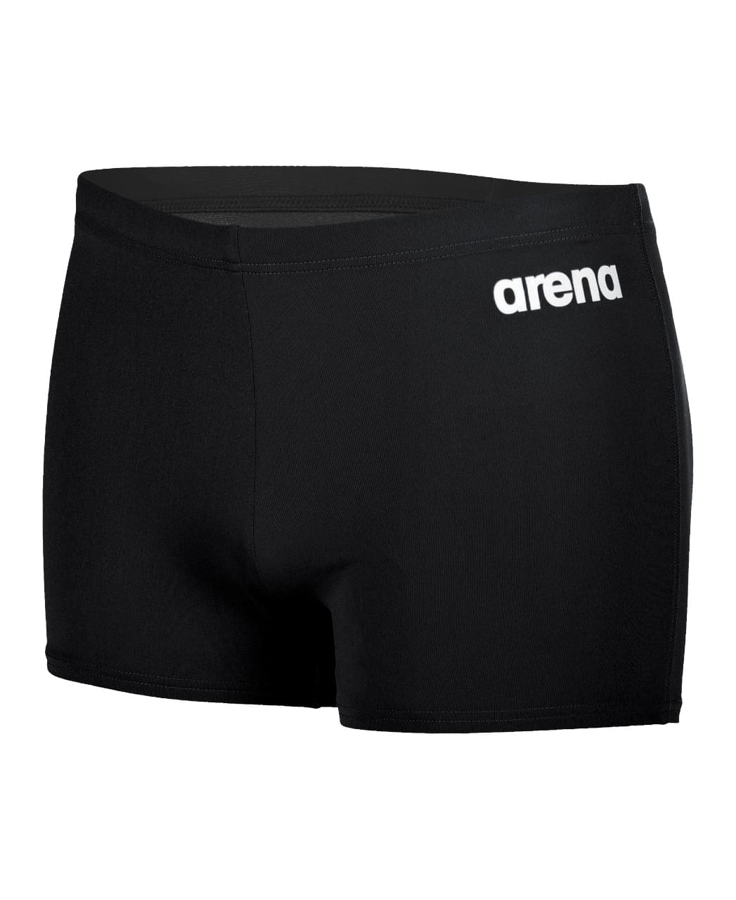 Sundskýlur fyrir herra í svörtu frá Arena. Team eru klórþolnar sundskýlur sem eru framleiddar úr 100% pólýester (að hluta endurunnu pólýester) úr MaxLife Eco sundfataefni Arena sem gerir þær að góðum kosti fyrir íslenskar sundlaugar með klór. Myndin er nærmynd af sundskýlunni að framan