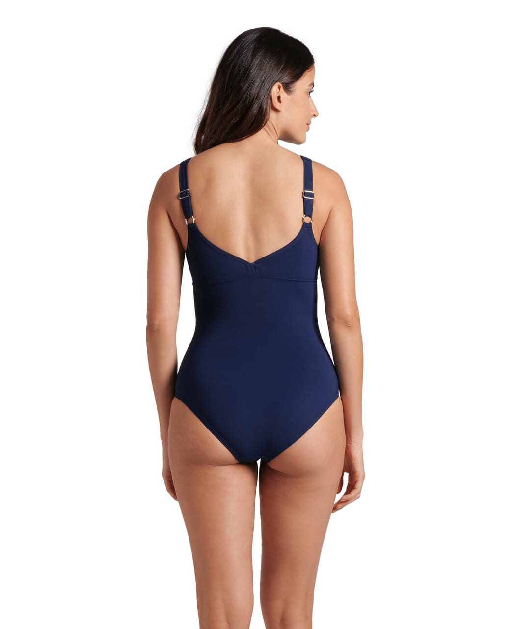 Dökkblár Milena sundbolur með aðhaldi úr Shapewear línu Arena. Myndin sýnir sundbolinn allan að aftan og sýnir góða þekju á miðlungs skornum bolnum. Hátt V laga Wing bakið og stillanlegir hlýrar sjást einnig á mynd