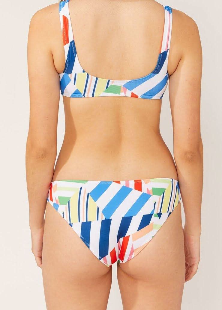 Bikiní toppur frá Solid and Striped í vefversun Ludus.is. Sundföt -fallegur marglitaður bikínítoppur. Paraðu með The Elle bikiníbuxum fyrir skemmtilegt marglitað bikiní. Solid and Striped sundfatnaður í góðu úrvali#litur-color_brokenstripes-multi