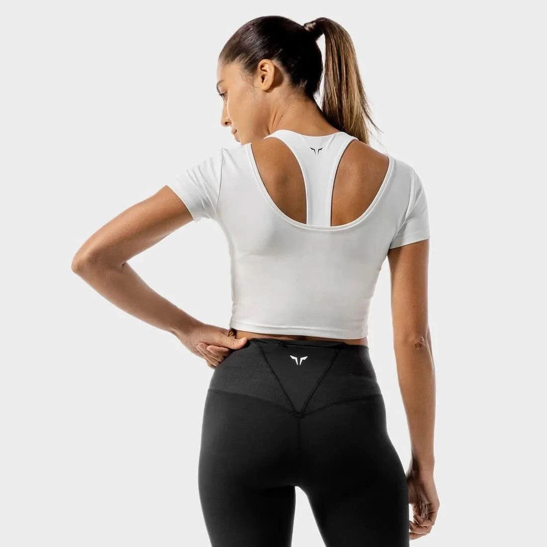 íþróttaföt - konur - íþróttafatnaður - æfingaföt - æfingafatnaður - world class - ræktarföt - íþróttabolir - æfingabolir - vefverslun - SQUATWOLF - íþróttavöruverslun - Ludus.is