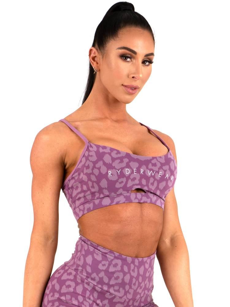 Animal Instinct Æfingatoppur eru fallegur æfingatoppur með fallegu mynstri frá Ryderwear. Animal Instinct Æfingatoppur kemur í nokkrum mismunandi litum og er hægt að para með Animal Instinct Leggings. Þú finnur gott úrval af fallegum æfingatoppum í vefverslun Ludus.is#litur-color_leopard-purple