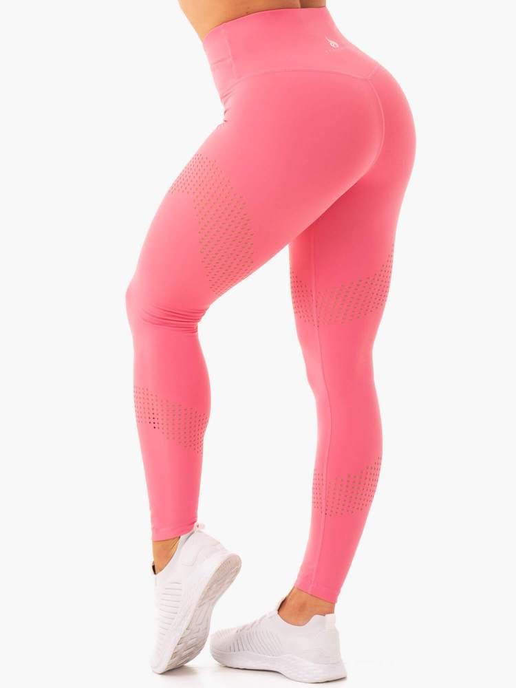 Impact High Waited Leggings eru skemmtilegar leggins frá Ryderwear með fallegu sniði sem koma í nokkrum mismunandi litum. Hægt að para með Impact High Waisted Æfingatopp. Þessar leggings henta vel fyrir lyftingar, í ræktina, jóga, pilates eða cardio æfingar. Þú finnur gott úrval af fallegum leggings í vefverslun Ludus.is#litur-color_pink