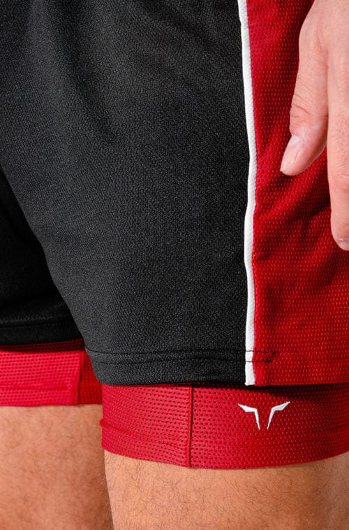 Íþróttaföt frá Squat Wolf í vefverslun Ludus.is. Æfingafatnaður - Hybrid 2 in 1 shorts eru flottar stuttbuxur fyrir herra. Þessar svörtu og rauðu stuttbuxur henta jafnt í Crossfit sem hlaup. #litur-color_onyx-red