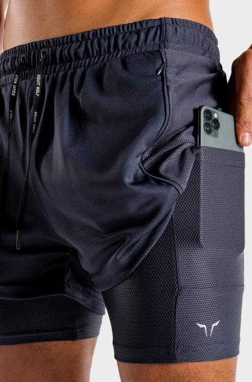 Íþróttaföt frá Squat Wolf í vefverslun Ludus.is. Æfingafatnaður - Hybrid 2 in 1 shorts eru flottar stuttbuxur fyrir herra. Þessar bláu stuttbuxur henta jafnt í Crossfit sem hlaup. #litur-color_navy