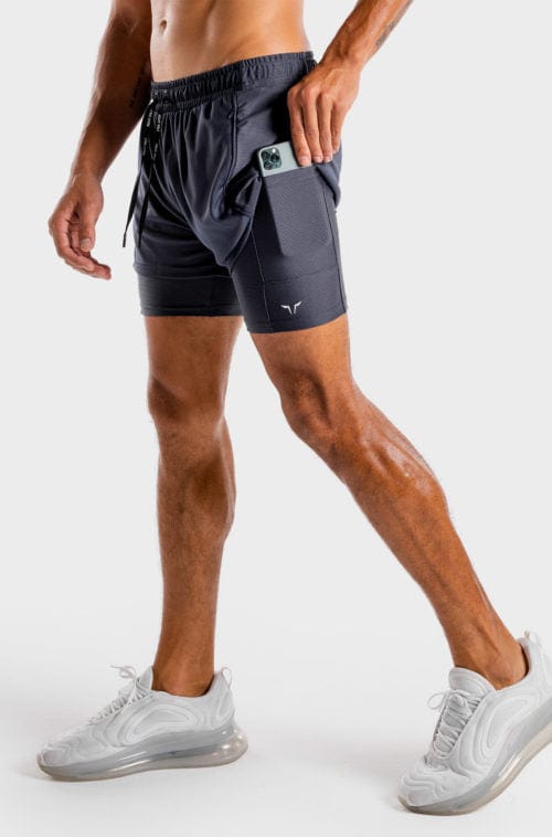 Íþróttaföt frá Squat Wolf í vefverslun Ludus.is. Æfingafatnaður - Hybrid 2 in 1 shorts eru flottar stuttbuxur fyrir herra. Þessar bláu stuttbuxur henta jafnt í Crossfit sem hlaup. #litur-color_navy