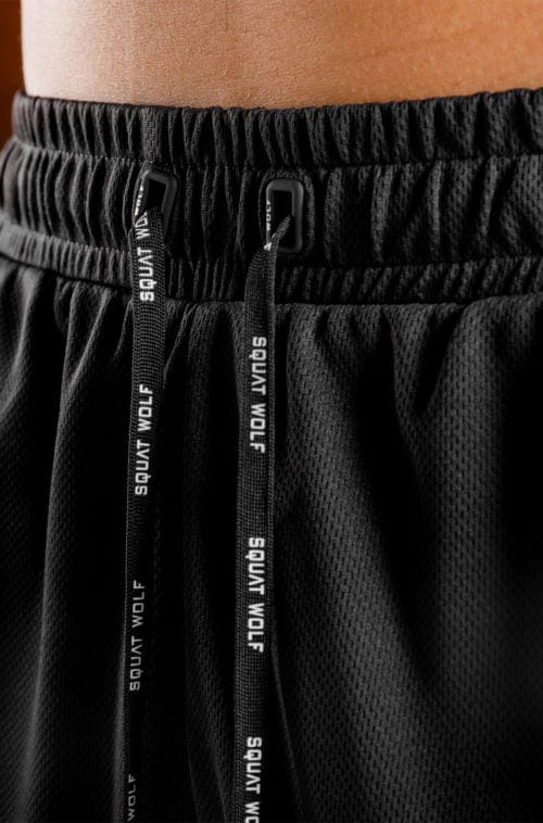 Íþróttaföt frá Squat Wolf í vefverslun Ludus.is. Æfingafatnaður - Hybrid 2 in 1 shorts eru flottar stuttbuxur fyrir herra. Þessar svörtu stuttbuxur henta jafnt í Crossfit sem hlaup. #litur-color_onyx