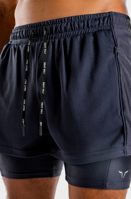 Íþróttaföt frá Squat Wolf í vefverslun Ludus.is. Æfingafatnaður - Hybrid 2 in 1 shorts eru flottar stuttbuxur fyrir herra. Þessar bláu stuttbuxur henta jafnt í Crossfit sem hlaup. #litur-color_navy