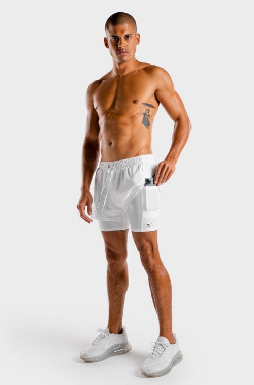 Íþróttaföt frá Squat Wolf í vefverslun Ludus.is. Æfingafatnaður - Hybrid 2 in 1 shorts eru flottar stuttbuxur fyrir herra. Þessar hvítu stuttbuxur henta jafnt í Crossfit sem hlaup. #litur-color_white