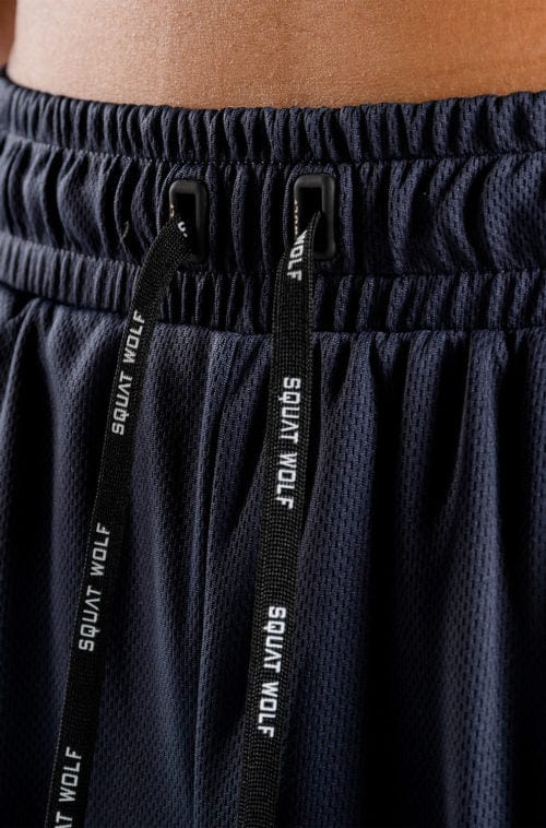 Íþróttaföt frá Squat Wolf í vefverslun Ludus.is. Æfingafatnaður - Hybrid 2 in 1 shorts eru flottar stuttbuxur fyrir herra. Þessar bláu stuttbuxur henta jafnt í Crossfit sem hlaup. #litur-color_navy