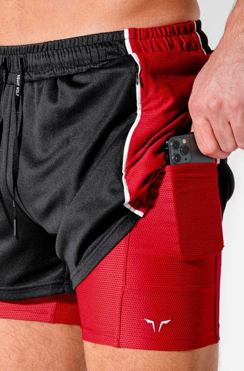 Íþróttaföt frá Squat Wolf í vefverslun Ludus.is. Æfingafatnaður - Hybrid 2 in 1 shorts eru flottar stuttbuxur fyrir herra. Þessar svörtu og rauðu stuttbuxur henta jafnt í Crossfit sem hlaup. #litur-color_onyx-red