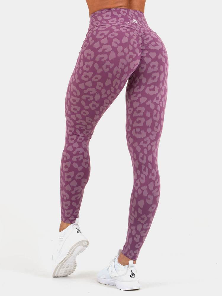 Animal Instinct Scrunch Bum Leggings  eru fallegar leggings með fallegu mynstri frá Ryderwear sem ýkja línurnar þínar. Scrunch Bum Leggings koma í nokkrum mismunandi litum og er hægt að para með Animal Instinct Æfingatopp. Þú finnur gott úrval af fallegum æfingatoppum í vefverslun Ludus.is#litur-color_leopard-purple