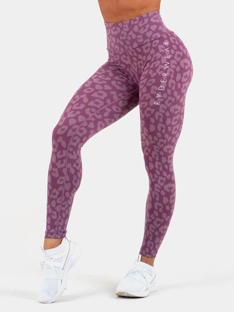 Animal Instinct Scrunch Bum Leggings  eru fallegar leggings með fallegu mynstri frá Ryderwear sem ýkja línurnar þínar. Scrunch Bum Leggings koma í nokkrum mismunandi litum og er hægt að para með Animal Instinct Æfingatopp. Þú finnur gott úrval af fallegum æfingatoppum í vefverslun Ludus.is#litur-color_leopard-purple