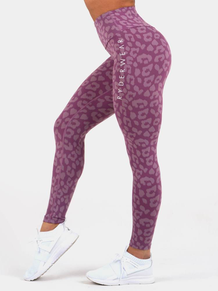Animal Instinct Scrunch Bum Leggings  eru fallegar leggings með fallegu mynstri frá Ryderwear sem ýkja línurnar þínar. Scrunch Bum Leggings koma í nokkrum mismunandi litum og er hægt að para með Animal Instinct Æfingatopp. Þú finnur gott úrval af fallegum æfingatoppum í vefverslun Ludus.is#litur-color_leopard-purple