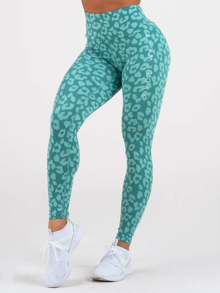 Animal Instinct Scrunch Bum Leggings  eru fallegar leggings frá Ryderwear sem ýkja línurnar. Scrunch Bum Leggings í mismunandi litum. Hægt að para með Animal Instinct Æfingatopp. Úrval af fallegum æfingatoppum í vefverslun Ludus.is#litur-color_leopard-teal