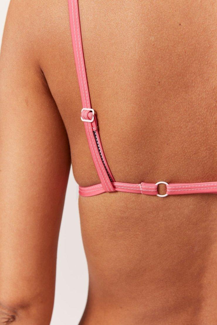 Bikiní toppur frá Solid and Striped í vefversun Ludus.is. Klórþolin sundföt -sumarlegur bikínítoppur. Paraðu með The LuLu eða The Ashley bikiníbuxum fyrir skemmtilegt bikiní. Solid and Striped sundfatnaður í góðu úrvali#litur-color_cosmic-stripe
