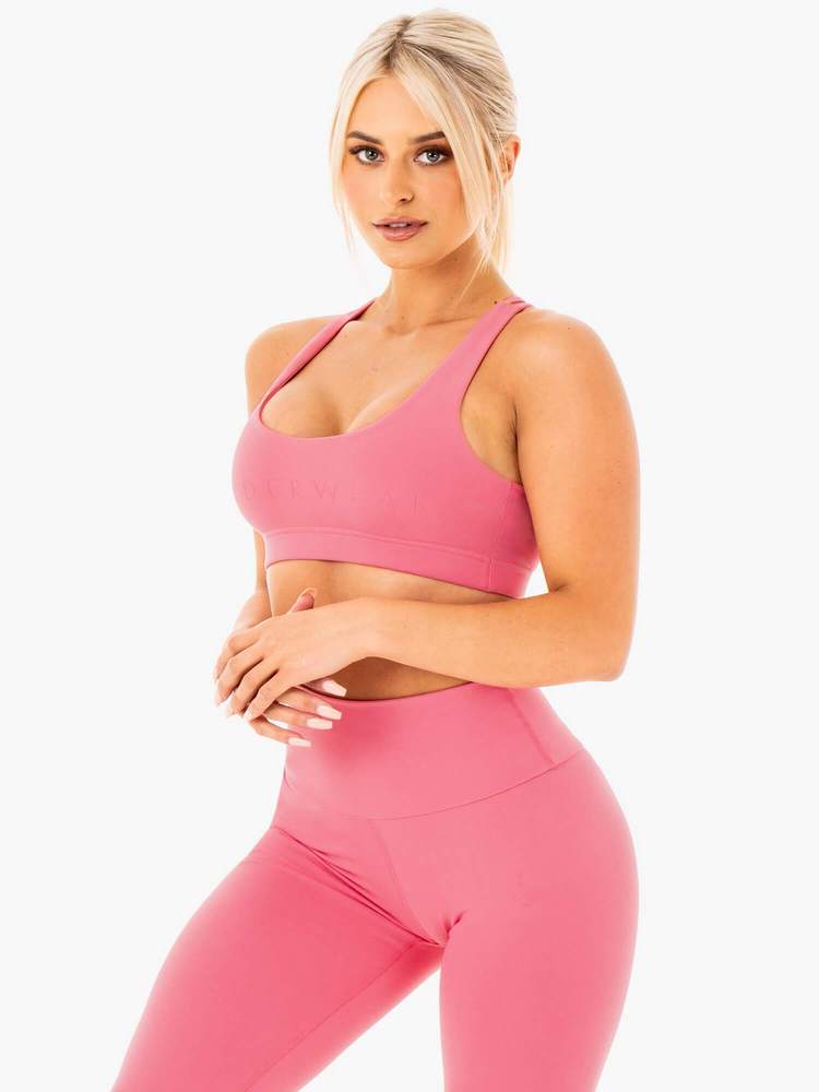 Motion Æfingatoppur er fallegur æfingatoppur frá Ryderwear sem kemur í nokkrum mismunandi litum. Hægt að para með Motion High Waisted Leggings. Þú finnur gott úrval af fallegum æfingatoppum í vefverslun Ludus.is#litur-color_pink-lemonade