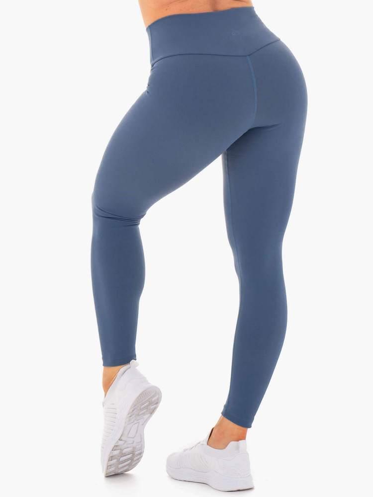 Motion High Waisted leggings eru fallegar uppháar leggings frá Ryderwear sem koma í nokkrum mismunandi litum. Hægt að para með Motion æfingatopp. Þú finnur gott úrval af fallegum æfingatoppum í vefverslun Ludus.is#litur-color_steel-blue