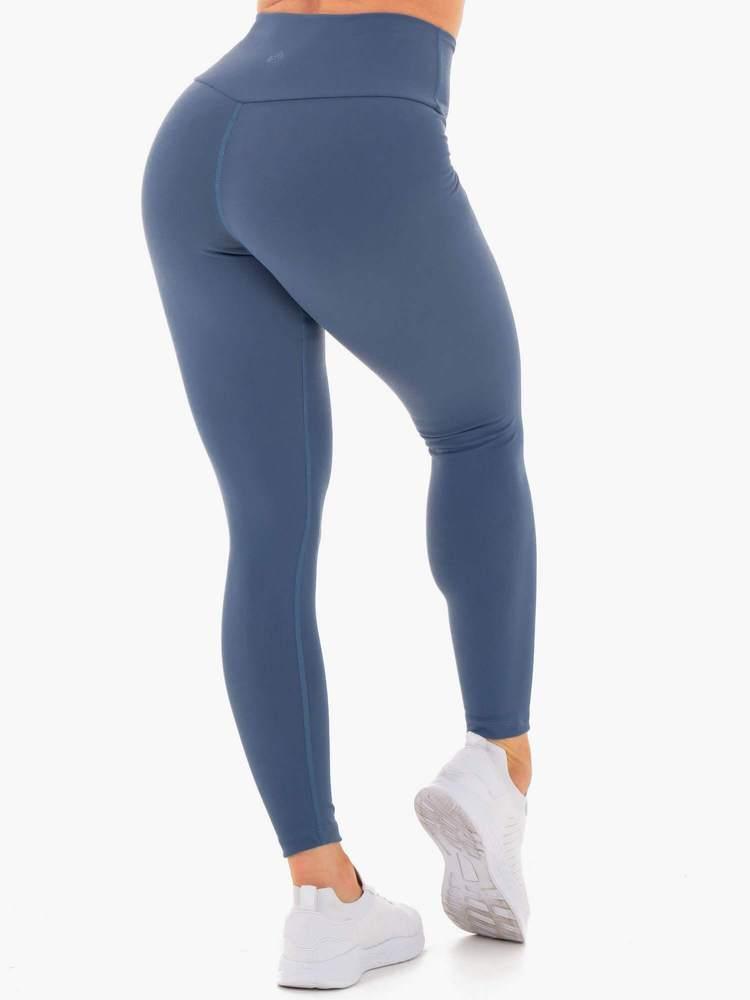 Motion High Waisted leggings eru fallegar uppháar leggings frá Ryderwear sem koma í nokkrum mismunandi litum. Hægt að para með Motion æfingatopp. Þú finnur gott úrval af fallegum æfingatoppum í vefverslun Ludus.is#litur-color_steel-blue