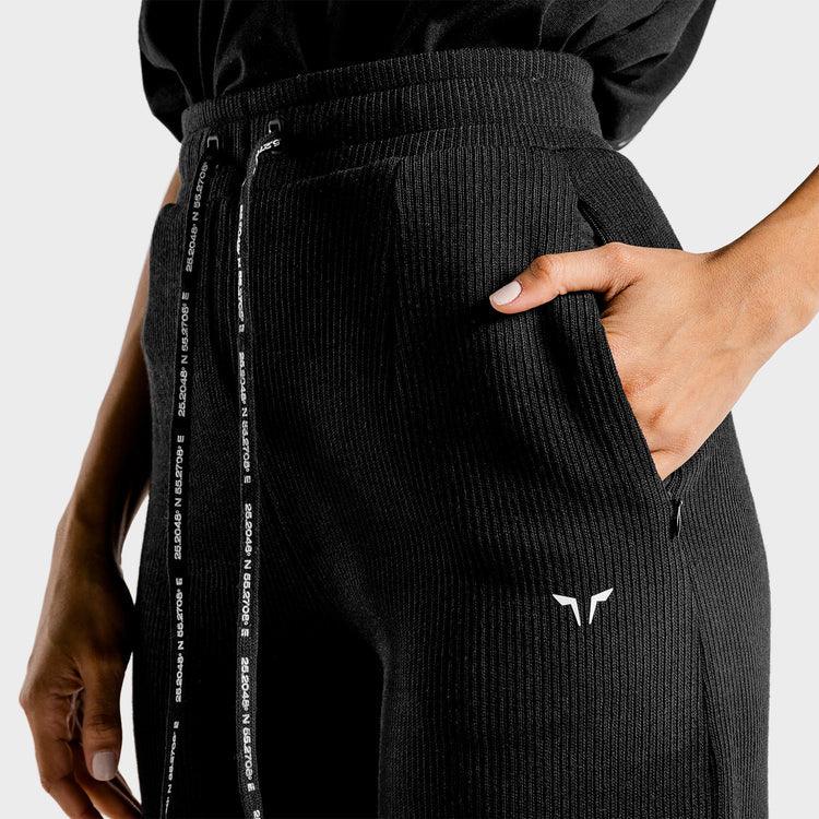 Joggingbuxur - víðar - konur - íþróttaföt - konur - íþróttafatnaður - æfingaföt - æfingafatnaður - world class - ræktarföt - Luxe - svartar - vefverslun - íþróttavöruverslun - Ludus.is - SQUATWOLF