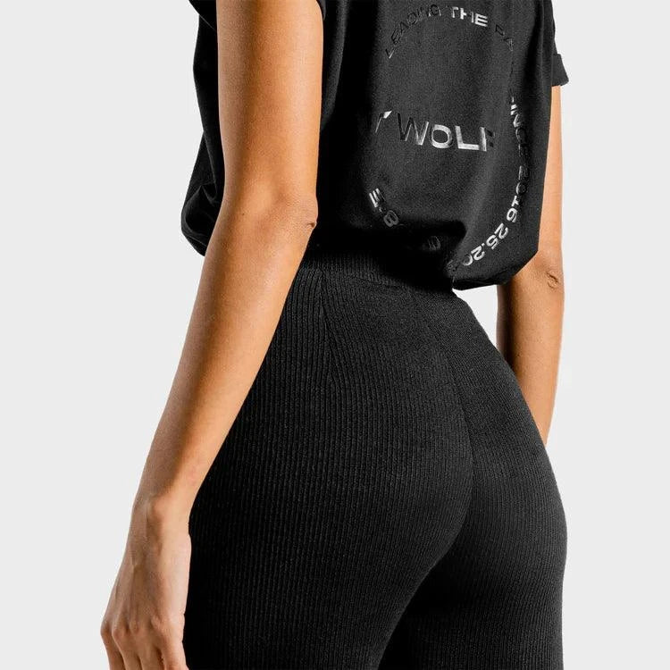Joggingbuxur - víðar - konur - íþróttaföt - konur - íþróttafatnaður - æfingaföt - æfingafatnaður - world class - ræktarföt - Luxe - svartar - vefverslun - íþróttavöruverslun - Ludus.is - SQUATWOLF