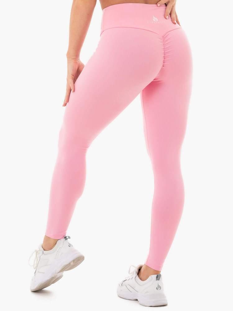 Staples Scrunch Bum Leggings eru fallegar leggings frá Ryderwear sem ýkja línurnar þínar. Scrunch Bum Leggings koma í nokkrum mismunandi litum og er hægt að para með Staples Æfingatopp.s. Þú finnur gott úrval af fallegum æfingatoppum í vefverslun Ludus.is#litur-color_pink