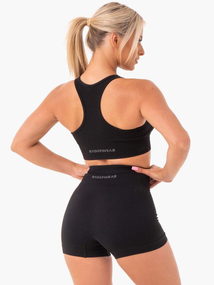 Rib Seamless Æfingatoppur er fallegur æfingatoppur frá Ryderwear úr riffluðu efni sem kemur í nokkrum mismunandi litum. Hægt að para með Rib Seamless Leggings. Þessar æfingatoppur henta vel fyrir lyftingar, í ræktina, jóga, pilates eða cardio æfingar.#litur-color_black