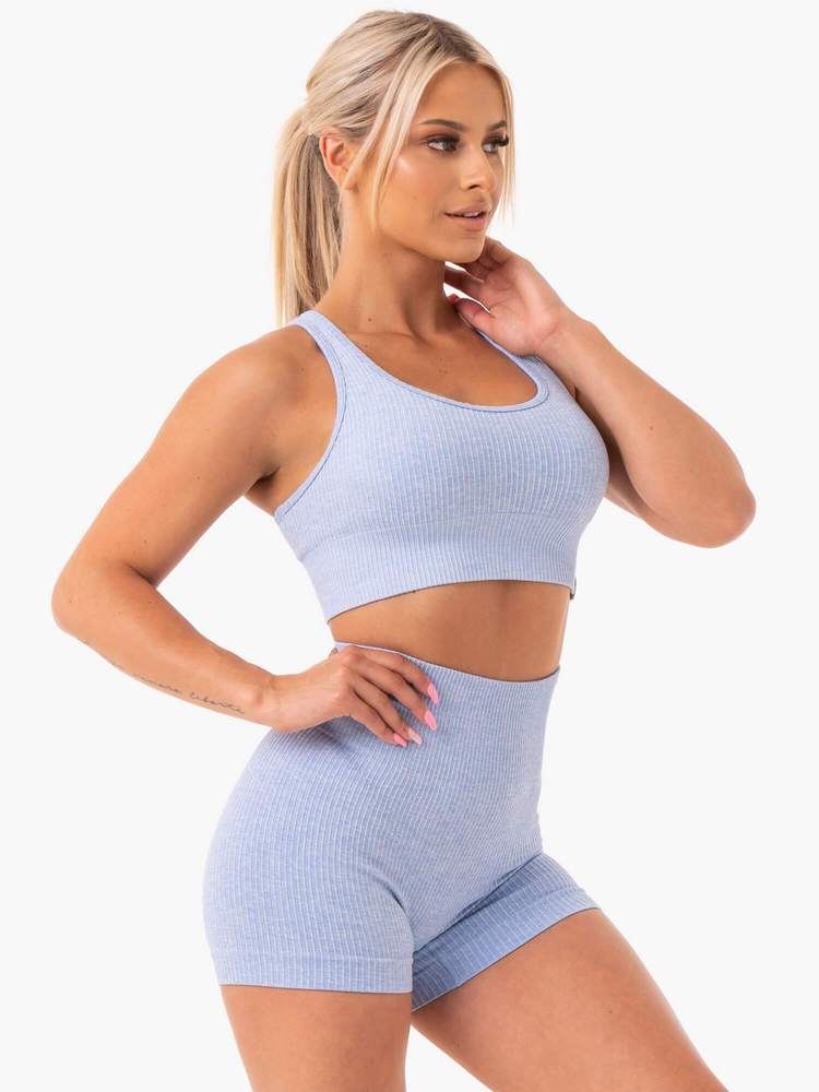 Rib Seamless Æfingatoppur er fallegur æfingatoppur frá Ryderwear úr riffluðu efni sem kemur í nokkrum mismunandi litum. Hægt að para með Rib Seamless Leggings. Þessar æfingatoppur henta vel fyrir lyftingar, í ræktina, jóga, pilates eða cardio æfingar.#litur-color_sky-blue