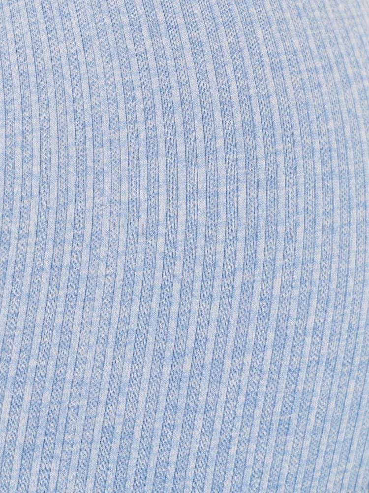 Rib Seamless Æfingatoppur er fallegur æfingatoppur frá Ryderwear úr riffluðu efni sem kemur í nokkrum mismunandi litum. Hægt að para með Rib Seamless Leggings. Þessar æfingatoppur henta vel fyrir lyftingar, í ræktina, jóga, pilates eða cardio æfingar.#litur-color_sky-blue