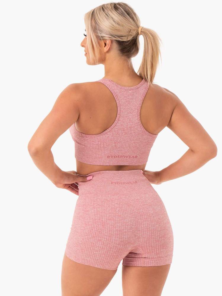 Rib Seamless Æfingatoppur er fallegur æfingatoppur frá Ryderwear úr riffluðu efni sem kemur í nokkrum mismunandi litum. Hægt að para með Rib Seamless Leggings. Þessar æfingatoppur henta vel fyrir lyftingar, í ræktina, jóga, pilates eða cardio æfingar.#litur-color_blush