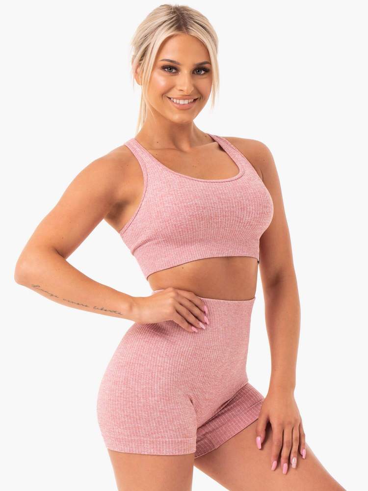 Rib Seamless Æfingatoppur er fallegur æfingatoppur frá Ryderwear úr riffluðu efni sem kemur í nokkrum mismunandi litum. Hægt að para með Rib Seamless Leggings. Þessar æfingatoppur henta vel fyrir lyftingar, í ræktina, jóga, pilates eða cardio æfingar.#litur-color_blush