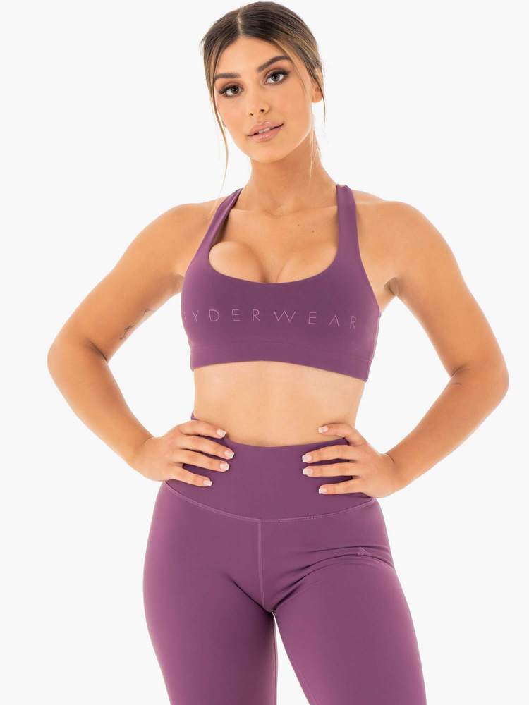 Motion Æfingatoppur er fallegur æfingatoppur frá Ryderwear sem kemur í nokkrum mismunandi litum. Hægt að para með Motion High Waisted Leggings. Þú finnur gott úrval af fallegum æfingatoppum í vefverslun Ludus.is#litur-color_purple