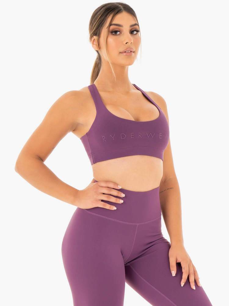 Motion Æfingatoppur er fallegur æfingatoppur frá Ryderwear sem kemur í nokkrum mismunandi litum. Hægt að para með Motion High Waisted Leggings. Þú finnur gott úrval af fallegum æfingatoppum í vefverslun Ludus.is#litur-color_purple