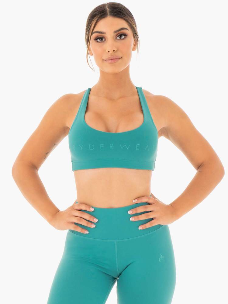 Motion Æfingatoppur er fallegur æfingatoppur frá Ryderwear sem kemur í nokkrum mismunandi litum. Hægt að para með Motion High Waisted Leggings. Þú finnur gott úrval af fallegum æfingatoppum í vefverslun Ludus.is#litur-color_teal
