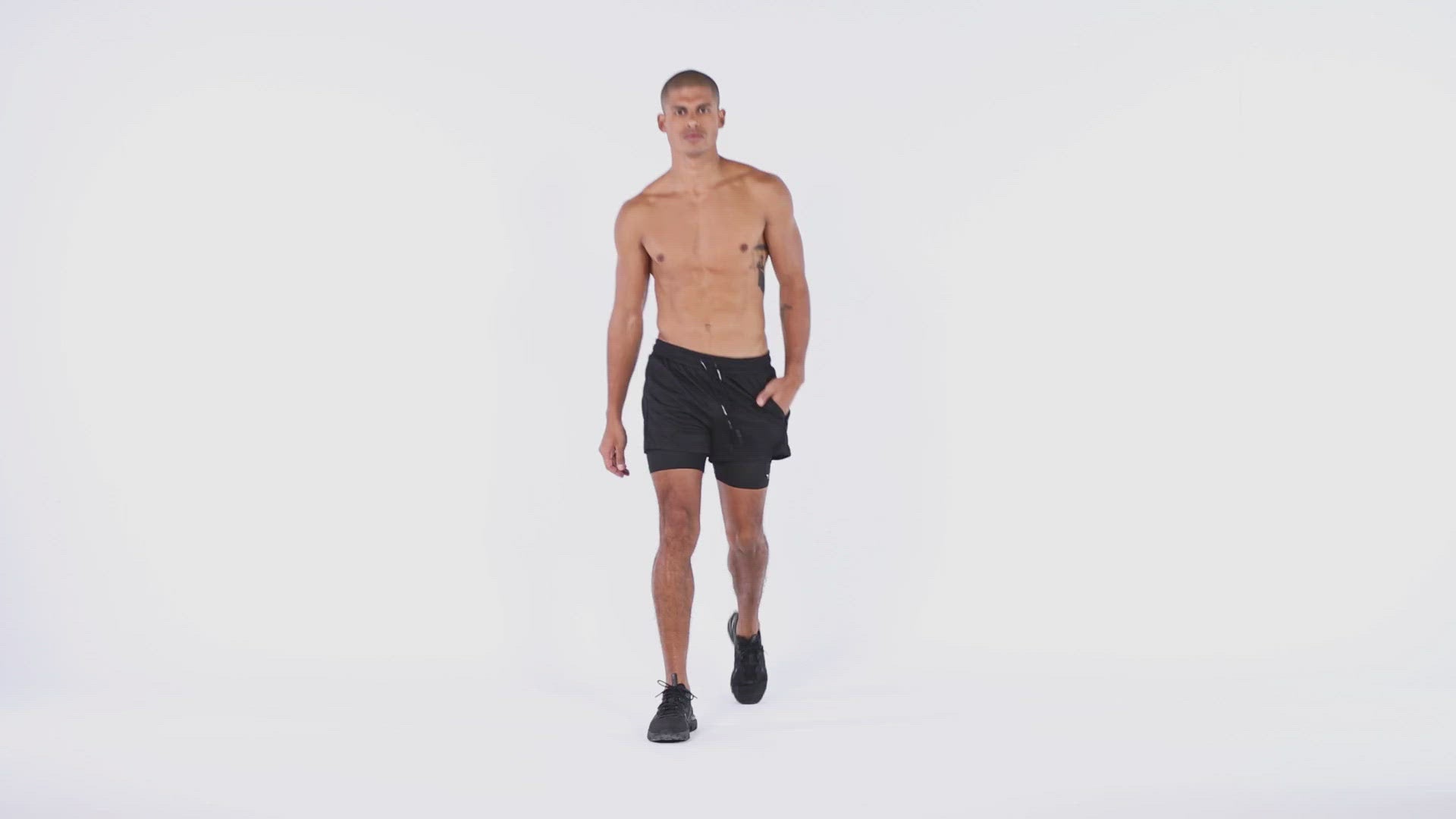 Íþróttaföt frá Squat Wolf í vefverslun Ludus.is. Æfingafatnaður - Hybrid 2 in 1 shorts eru flottar stuttbuxur fyrir herra. Þessar svörtu stuttbuxur henta jafnt í Crossfit sem hlaup. #litur-color_onyx