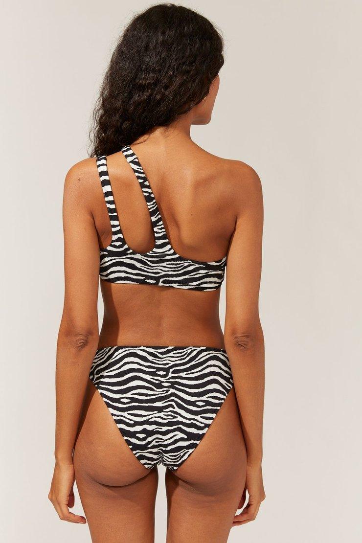 Bikíní toppur frá Solid and Striped. Fallegur bikínítoppur í litnum Zebra jacquard með einstöku sniði .Hægt að para með The Brody bikínibuxum til að fá bikíní sem er einstak í sniði#litur-color_zebra-jacquard